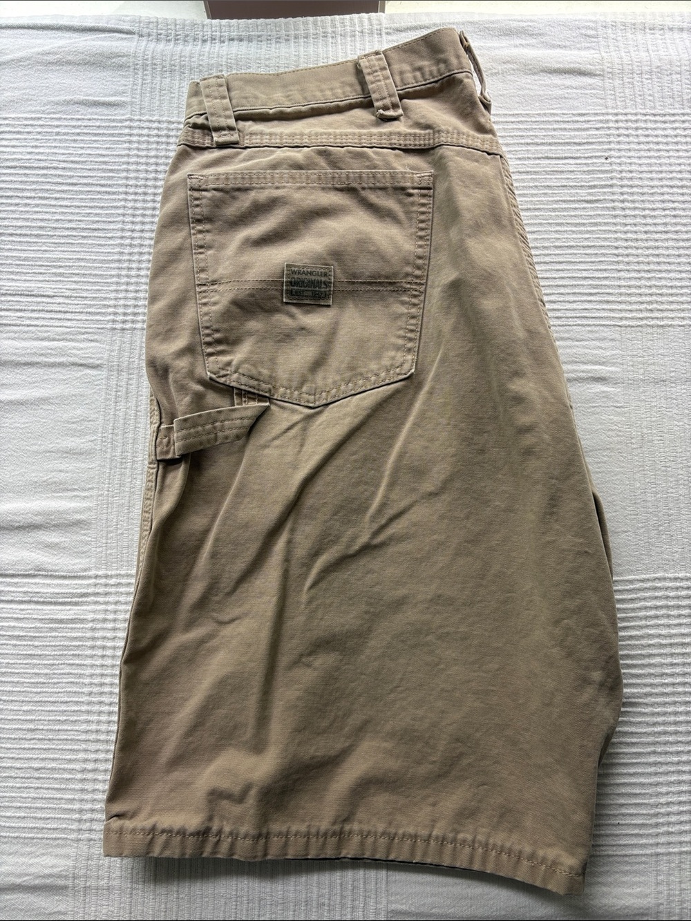 Wrangler Men's Flat Front Carpenter Shorts in Khaki